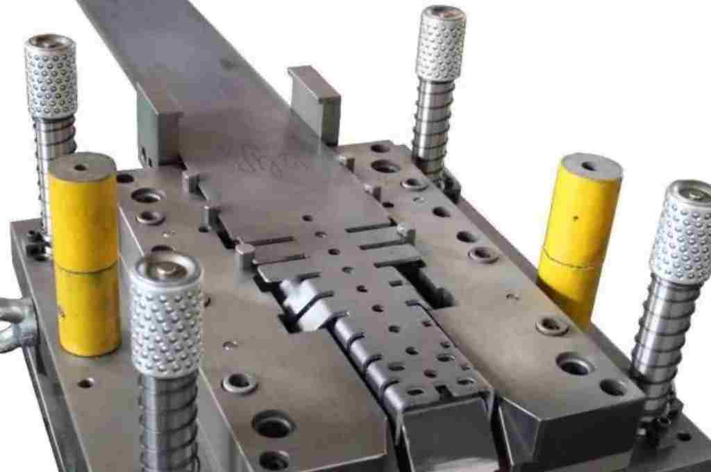 Injection-mold-guide-system
