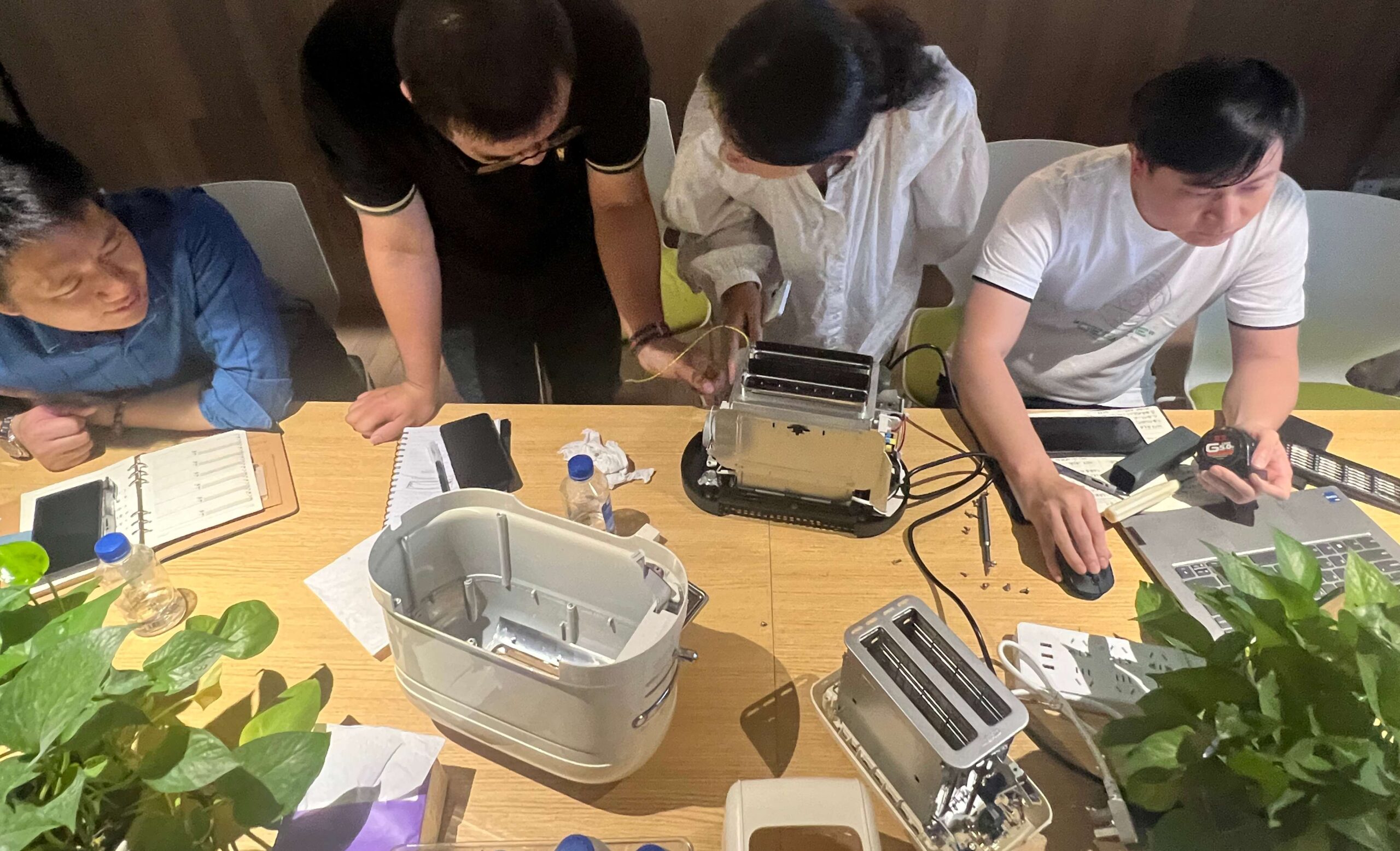 Toaster heating element detailed view