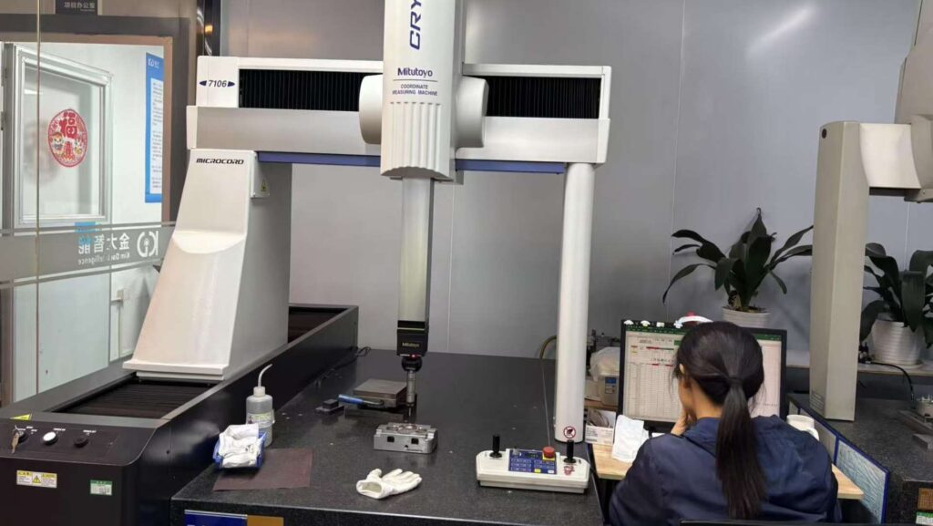 three-dimensional measuring machine